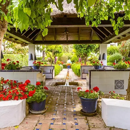 Amazing In With Outdoor Swimming Pool, Wifi And 2 Bedrooms